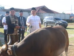Polresta Kendari Berbagi Daging Kurban ke Masyarakat