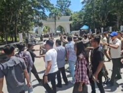 Demo KSBSI di Depan Kantor Gubernur Sultra Ricuh, Massa Protes Tender Jasa Kebersihan dan Security RS Bahteramas