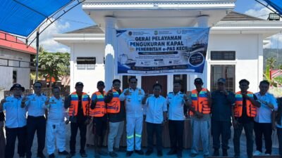 Nelayan Lasolo Dapat Life Jacket Gratis dari KUPP Molawe